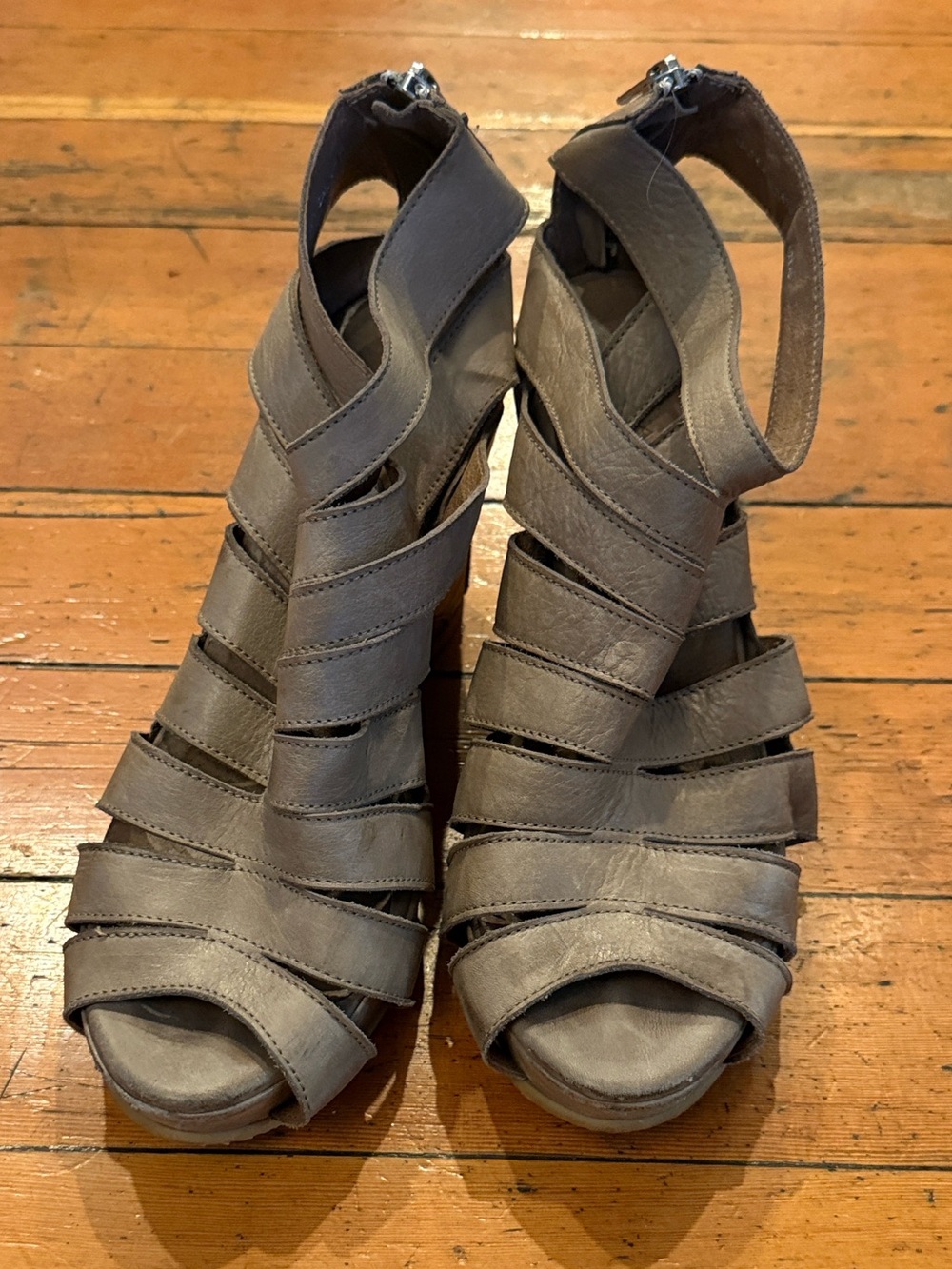 Minimalist Taupe Leather Peep Toe Wedges Neutral Summer Heels Size 10.5